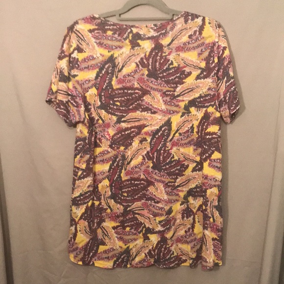 LuLaRoe Classic Tee - Picture 2 of 3